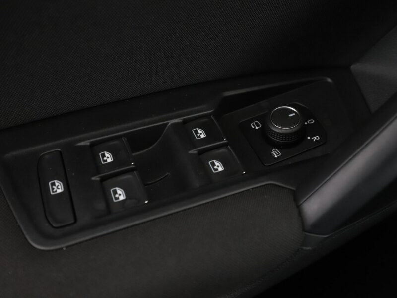 Volkswagen Tiguan Tempomat adaptacyjny PDC grzane fotele klima 3-strefowa navi bluetooth II (2016-2024)