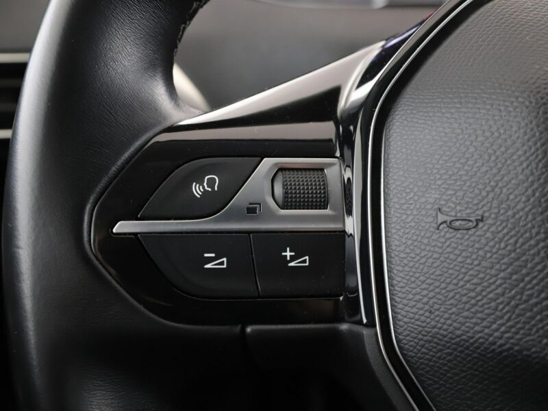 Peugeot 5008 Allure 7-osob. PDC grzane fotele navi kamera virtual półskóra tempomat II (2017-)