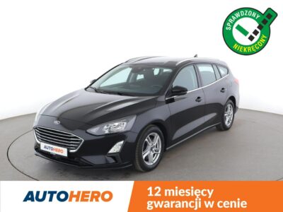 Ford Focus navigacja klimatyzacja czujniki parkowania bluetoothnavigacja klimatyz Mk4 (2018-)