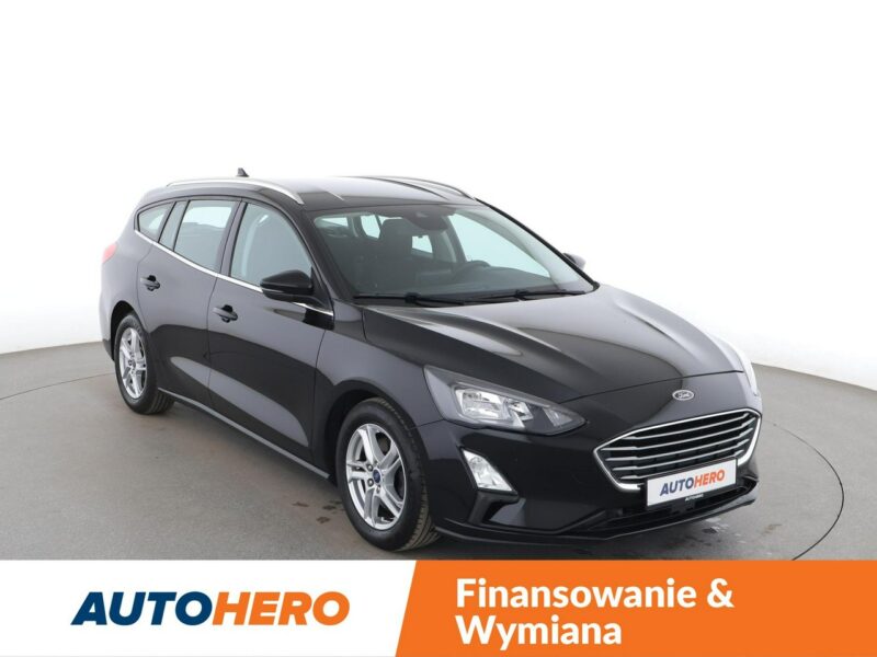 Ford Focus navigacja klimatyzacja czujniki parkowania bluetoothnavigacja klimatyz Mk4 (2018-)