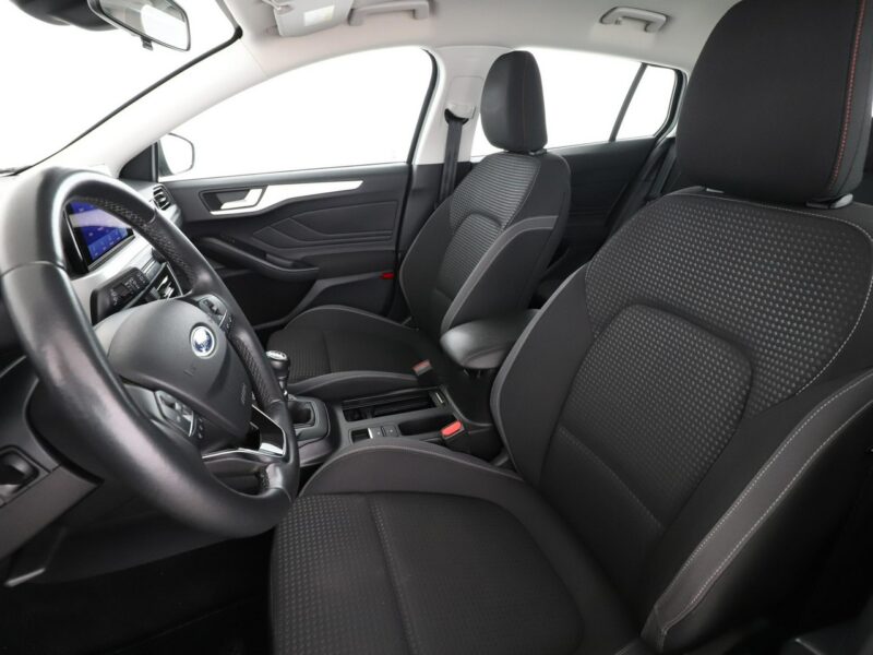 Ford Focus navigacja klimatyzacja czujniki parkowania bluetoothnavigacja klimatyz Mk4 (2018-)