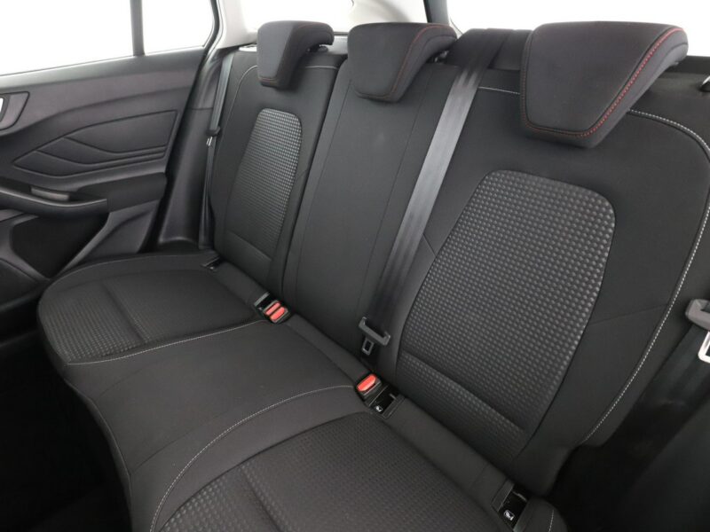 Ford Focus navigacja klimatyzacja czujniki parkowania bluetoothnavigacja klimatyz Mk4 (2018-)