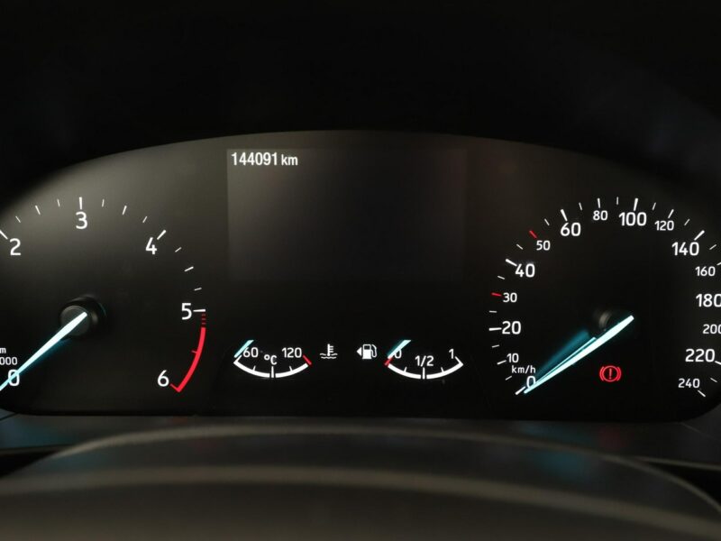 Ford Focus navigacja klimatyzacja czujniki parkowania bluetoothnavigacja klimatyz Mk4 (2018-)