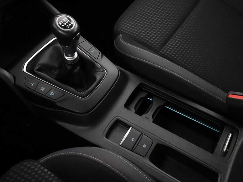 Ford Focus navigacja klimatyzacja czujniki parkowania bluetoothnavigacja klimatyz Mk4 (2018-)