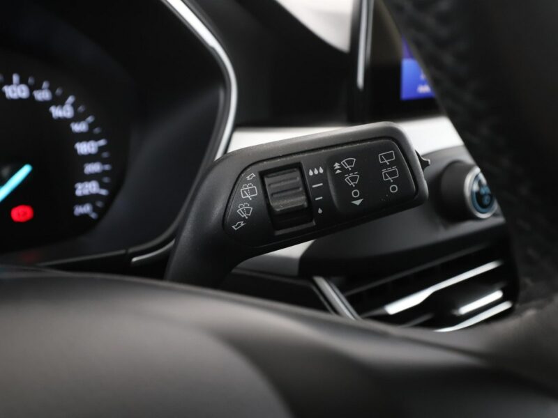 Ford Focus navigacja klimatyzacja czujniki parkowania bluetoothnavigacja klimatyz Mk4 (2018-)