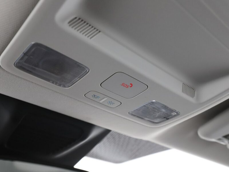 Ford Focus navigacja klimatyzacja czujniki parkowania bluetoothnavigacja klimatyz Mk4 (2018-)