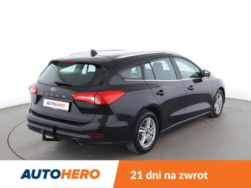 Ford Focus navigacja klimatyzacja czujniki parkowania bluetoothnavigacja klimatyz Mk4 (2018-)