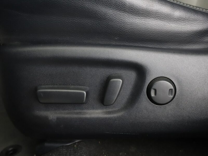 Toyota RAV-4 Lounge skóra navi grzane fotele kamera LED tempomat IV (2012-)