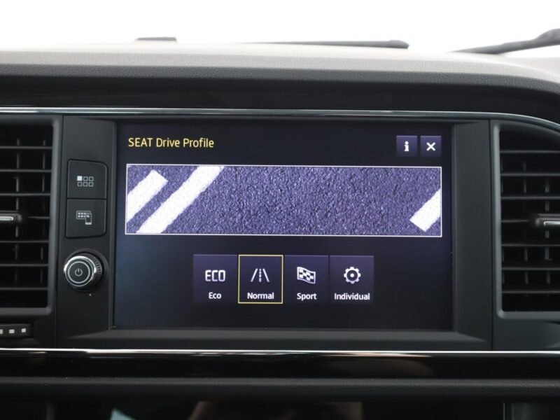Seat Leon full LED virtual cocpit klima auto kamera i czujniki parkowania grzane III (2012-)