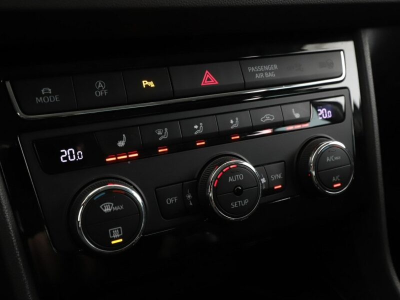 Seat Leon full LED virtual cocpit klima auto kamera i czujniki parkowania grzane III (2012-)