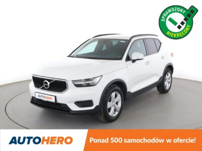 Volvo XC 40 Momentum Core niski przebieg kamera hak grzane fotele LED tempomat