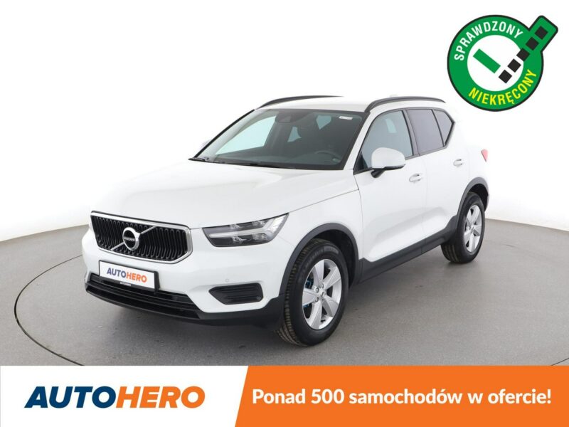 Volvo XC 40 Momentum Core niski przebieg kamera hak grzane fotele LED tempomat