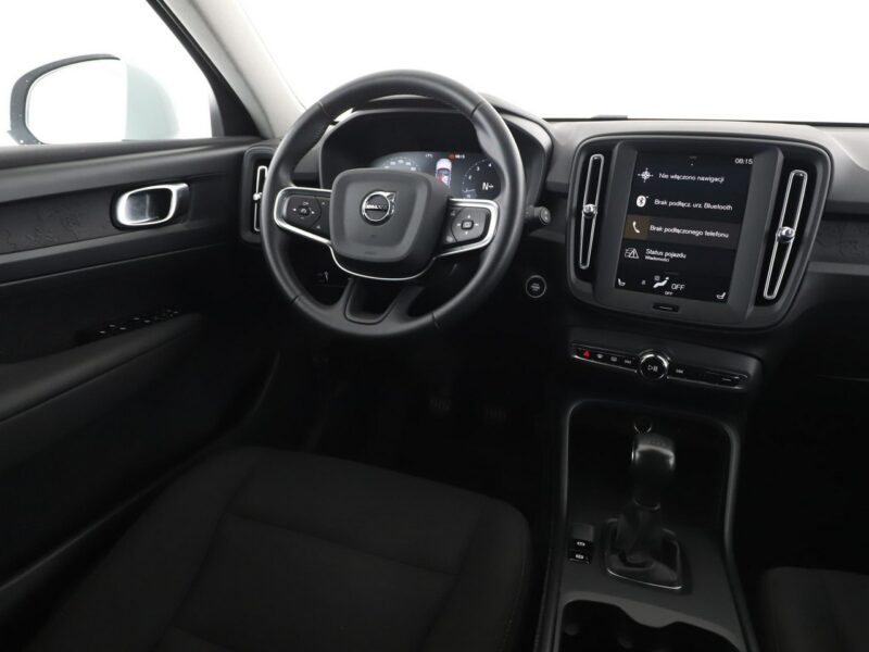 Volvo XC 40 Momentum Core niski przebieg kamera hak grzane fotele LED tempomat