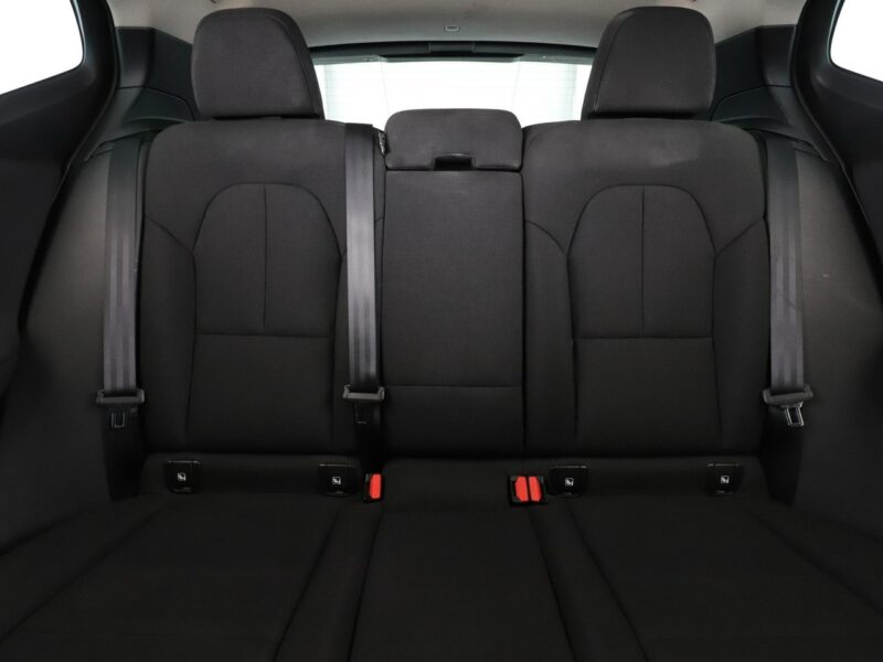 Volvo XC 40 Momentum Core niski przebieg kamera hak grzane fotele LED tempomat