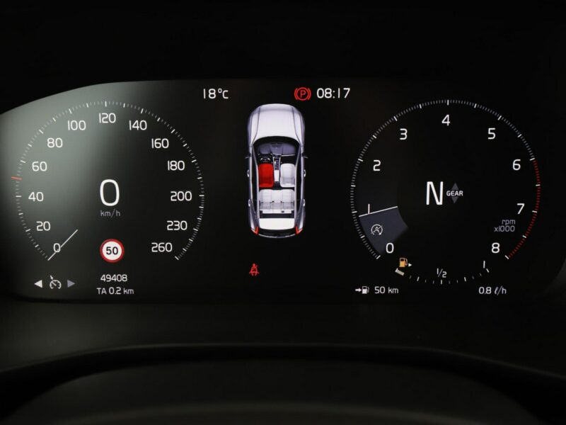 Volvo XC 40 Momentum Core niski przebieg kamera hak grzane fotele LED tempomat