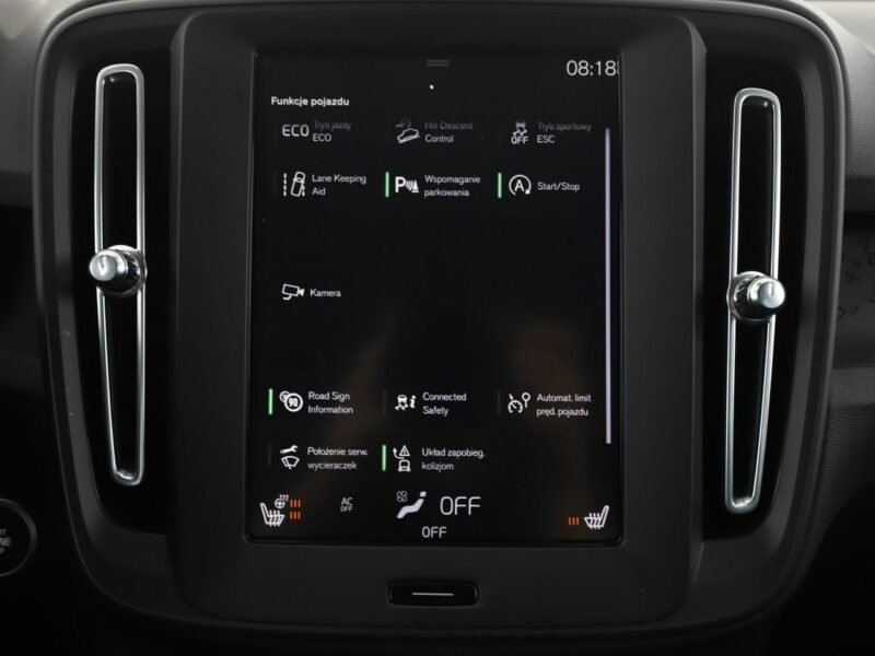 Volvo XC 40 Momentum Core niski przebieg kamera hak grzane fotele LED tempomat