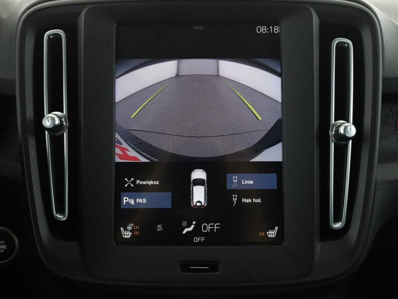 Volvo XC 40 Momentum Core niski przebieg kamera hak grzane fotele LED tempomat