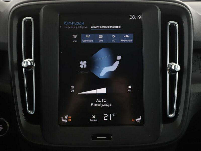 Volvo XC 40 Momentum Core niski przebieg kamera hak grzane fotele LED tempomat