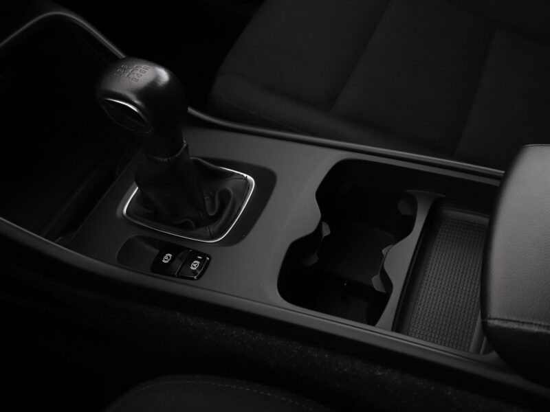 Volvo XC 40 Momentum Core niski przebieg kamera hak grzane fotele LED tempomat