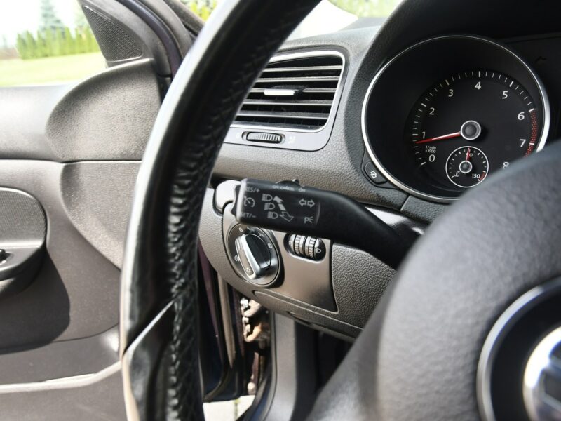 Volkswagen Golf 1,2Turbo benz. Navigacja.Kliamtr 2 str.Hak.Tempomat.Alu.kredyt.OKAZJA VI (2008-2012)