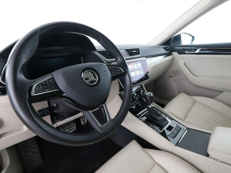 Škoda Superb Plugin in, L&K, skóra, Navi, Podg.fotele, tempomat, Bluetooth III (2015-2023)