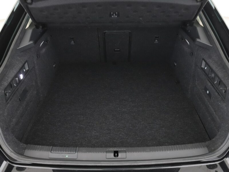 Škoda Superb Plugin in, L&K, skóra, Navi, Podg.fotele, tempomat, Bluetooth III (2015-2023)
