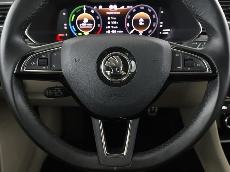 Škoda Superb Plugin in, L&K, skóra, Navi, Podg.fotele, tempomat, Bluetooth III (2015-2023)