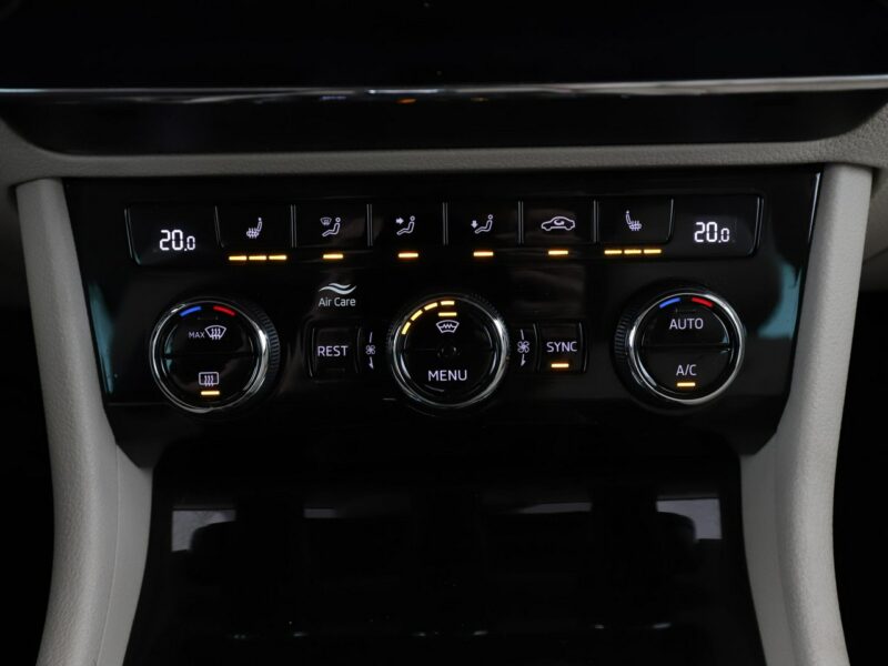 Škoda Superb Plugin in, L&K, skóra, Navi, Podg.fotele, tempomat, Bluetooth III (2015-2023)