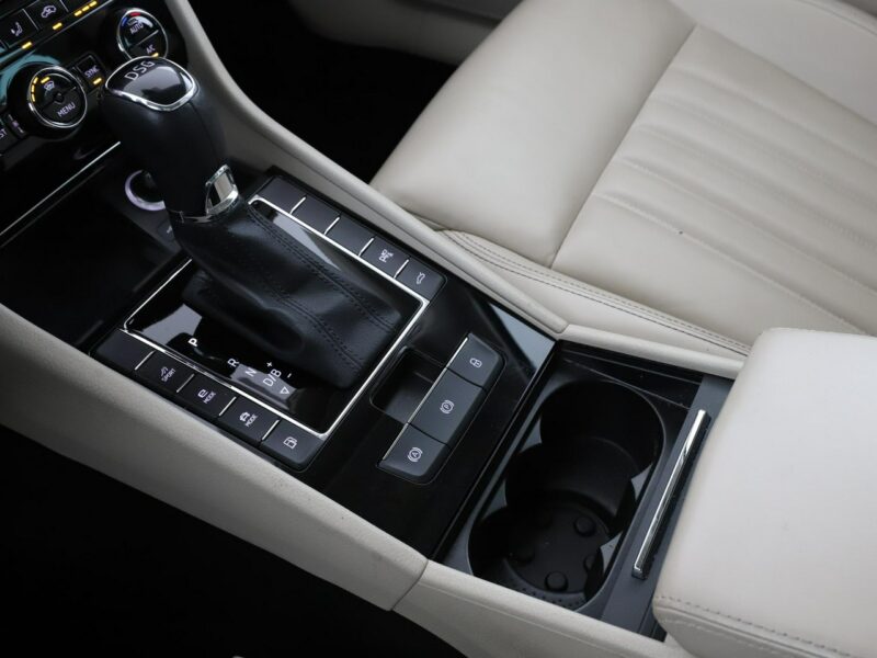 Škoda Superb Plugin in, L&K, skóra, Navi, Podg.fotele, tempomat, Bluetooth III (2015-2023)