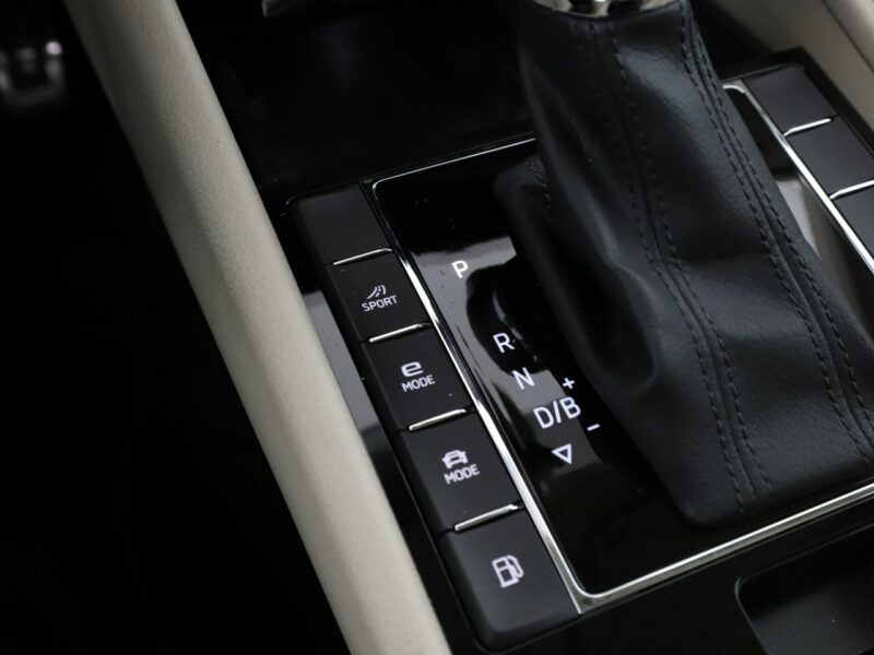 Škoda Superb Plugin in, L&K, skóra, Navi, Podg.fotele, tempomat, Bluetooth III (2015-2023)