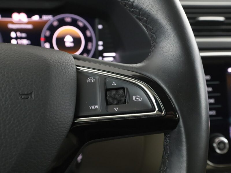 Škoda Superb Plugin in, L&K, skóra, Navi, Podg.fotele, tempomat, Bluetooth III (2015-2023)
