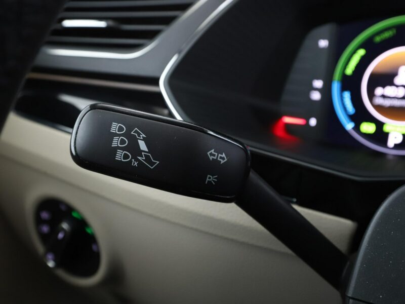 Škoda Superb Plugin in, L&K, skóra, Navi, Podg.fotele, tempomat, Bluetooth III (2015-2023)