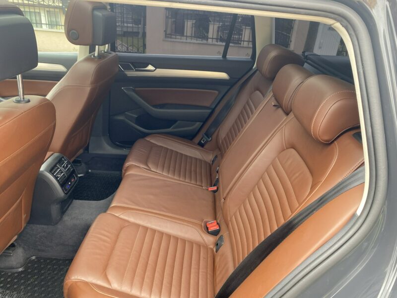 Volkswagen Passat 240KM, wirtualne zegary, 4Motion, DSG, skóry podgrzewane, nawigacja B8 (2014-2023)