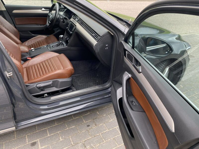 Volkswagen Passat 240KM, wirtualne zegary, 4Motion, DSG, skóry podgrzewane, nawigacja B8 (2014-2023)