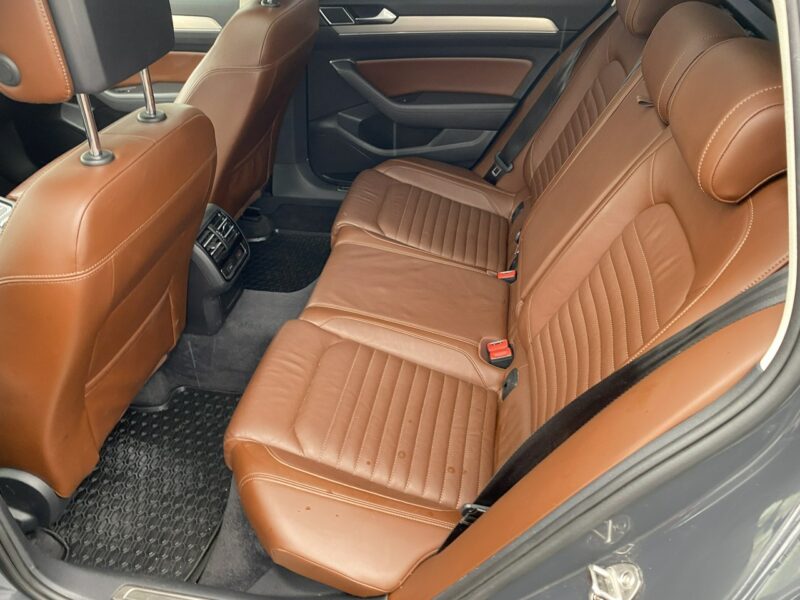 Volkswagen Passat 240KM, wirtualne zegary, 4Motion, DSG, skóry podgrzewane, nawigacja B8 (2014-2023)