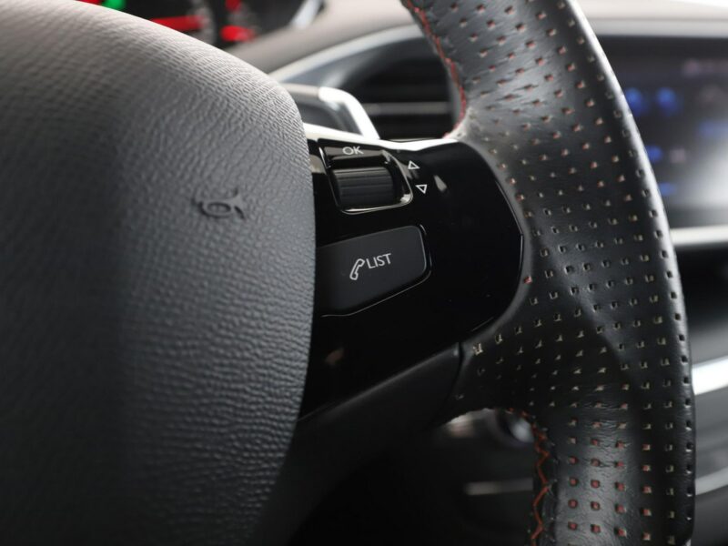 Peugeot 308 automat full LED skóra/alcantara navi kamera i czujniki parkowania T9 (2014-2021)