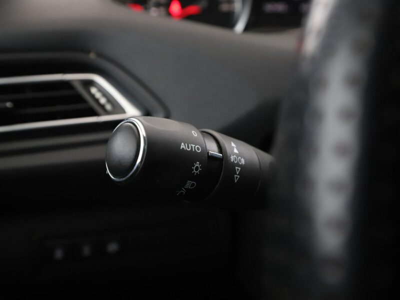 Peugeot 308 automat full LED skóra/alcantara navi kamera i czujniki parkowania T9 (2014-2021)