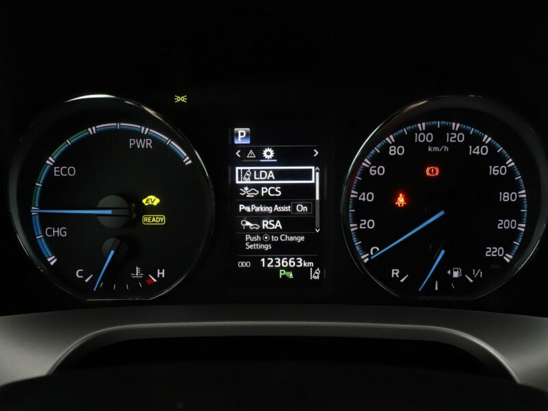 Toyota RAV-4 HEV navi kamera i czyjniki parkowania IV (2012-)