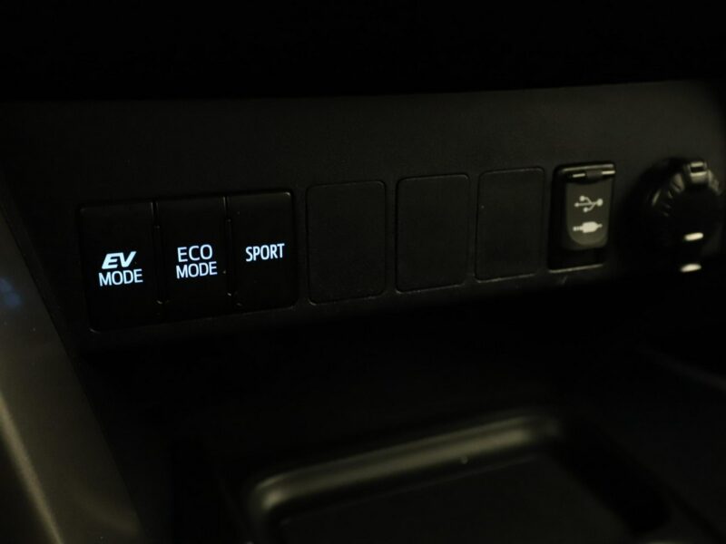 Toyota RAV-4 HEV navi kamera i czyjniki parkowania IV (2012-)