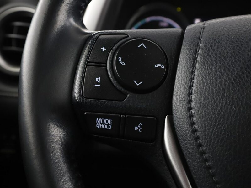 Toyota RAV-4 HEV navi kamera i czyjniki parkowania IV (2012-)