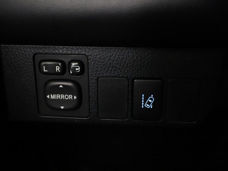 Toyota RAV-4 HEV navi kamera i czyjniki parkowania IV (2012-)