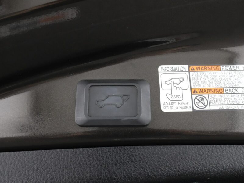 Toyota RAV-4 HEV navi kamera i czyjniki parkowania IV (2012-)