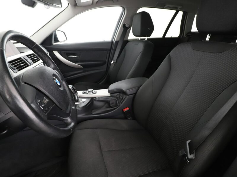 BMW 318 2.0d Automat Advantage Klimatronik Tempomat Navi Grzane Fotele PDC LED F30/F31 (2012-)
