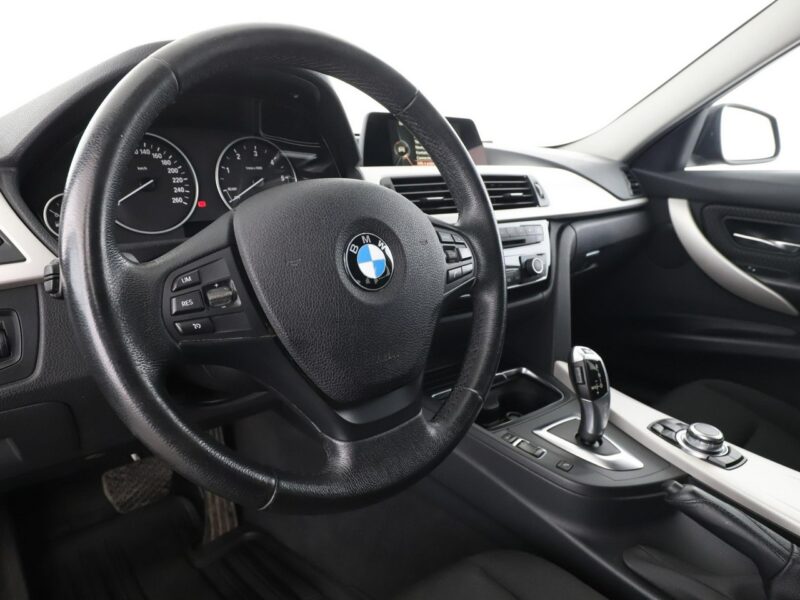 BMW 318 2.0d Automat Advantage Klimatronik Tempomat Navi Grzane Fotele PDC LED F30/F31 (2012-)