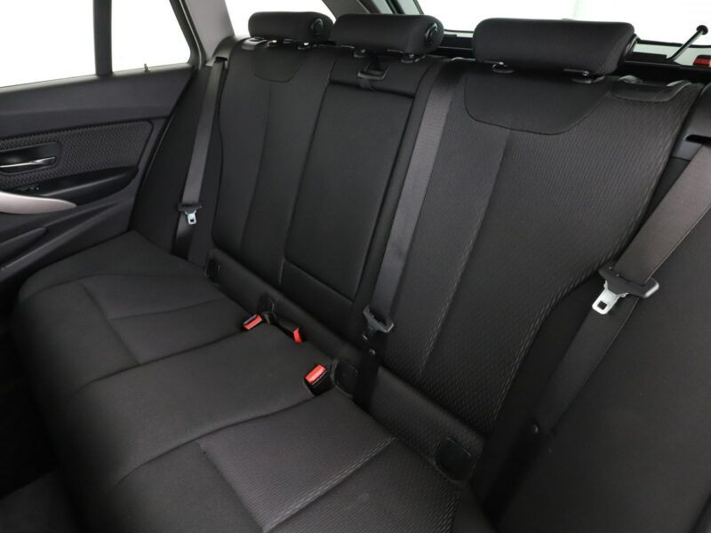 BMW 318 2.0d Automat Advantage Klimatronik Tempomat Navi Grzane Fotele PDC LED F30/F31 (2012-)