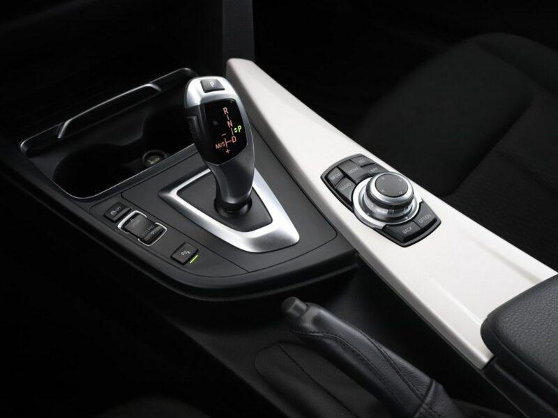 BMW 318 2.0d Automat Advantage Klimatronik Tempomat Navi Grzane Fotele PDC LED F30/F31 (2012-)