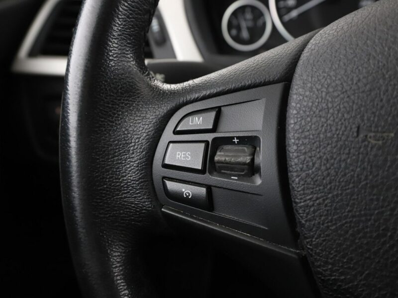 BMW 318 2.0d Automat Advantage Klimatronik Tempomat Navi Grzane Fotele PDC LED F30/F31 (2012-)