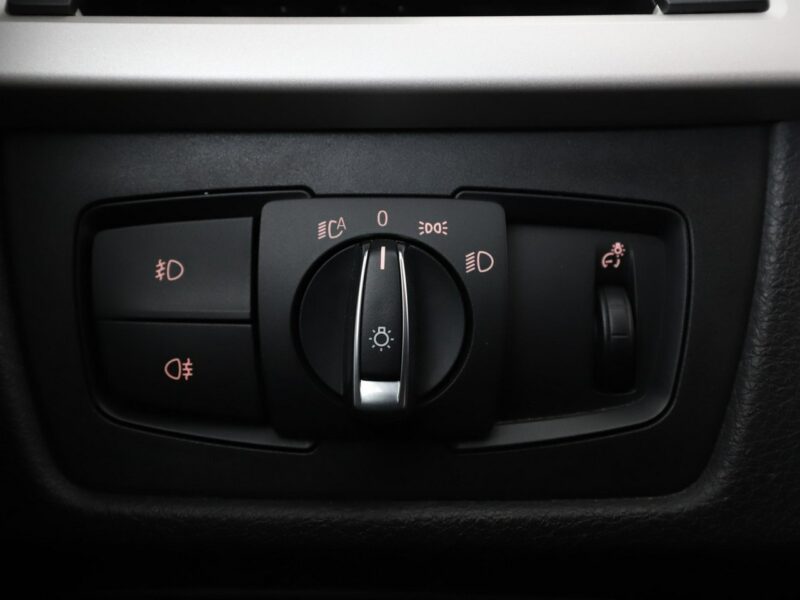 BMW 318 2.0d Automat Advantage Klimatronik Tempomat Navi Grzane Fotele PDC LED F30/F31 (2012-)