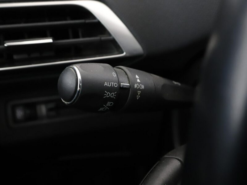 Peugeot 3008 navi virtual cocpik półskóra kamera i czujniki parkowania II (2016-)