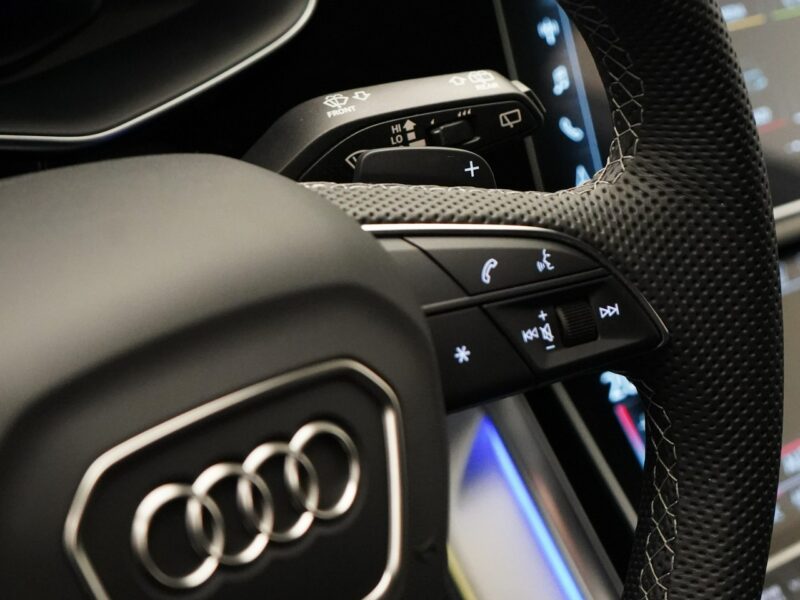 Audi Q8 3.0 TDI 286KM Quattro Sline Oś skrętna Matrix B&O Advance Noktowizor